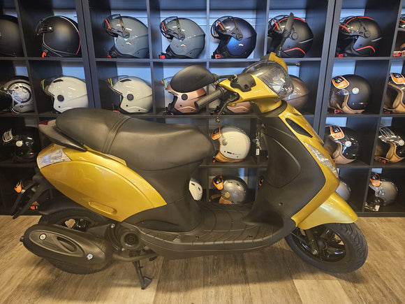 PIAGGIO ZIP BROMSCOOTER