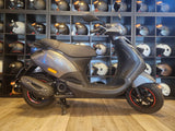 PIAGGIO ZIP SP DESIGN AGAAT GRIJS BROMSCOOTER