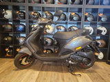 PIAGGIO ZIP SP DESIGN AGAAT GRIJS BROMSCOOTER