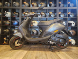 PIAGGIO ZIP SP DESIGN AGAAT GRIJS BROMSCOOTER